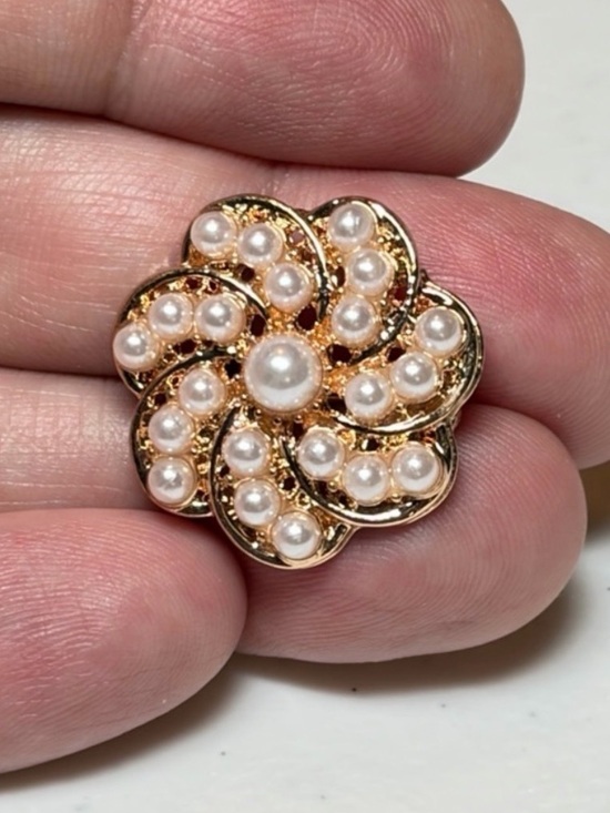 Anthropologie Jewelry - Elegant Gold & Pearl Swirl Brooch.